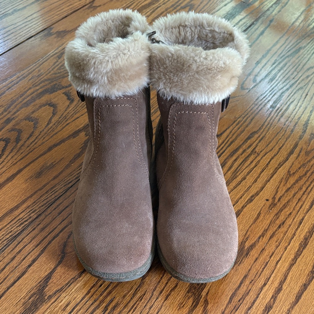 Bear Traps Tan Suede Ankle Boots with Plush Lining